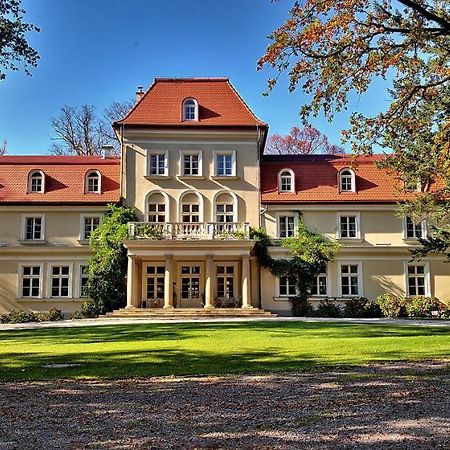 Dwor Sierakow Hotell Exteriör bild