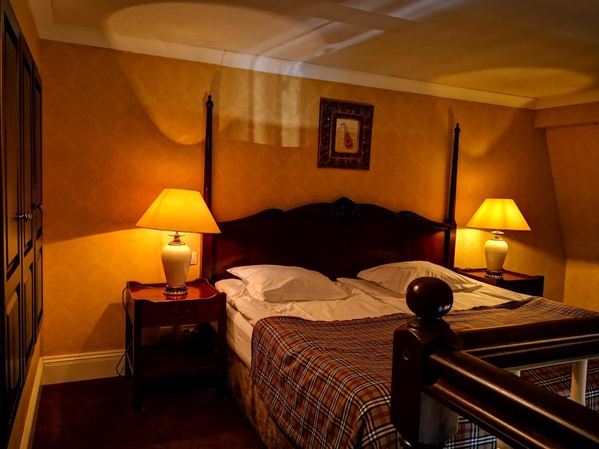 Dwor Sierakow Hotell Exteriör bild