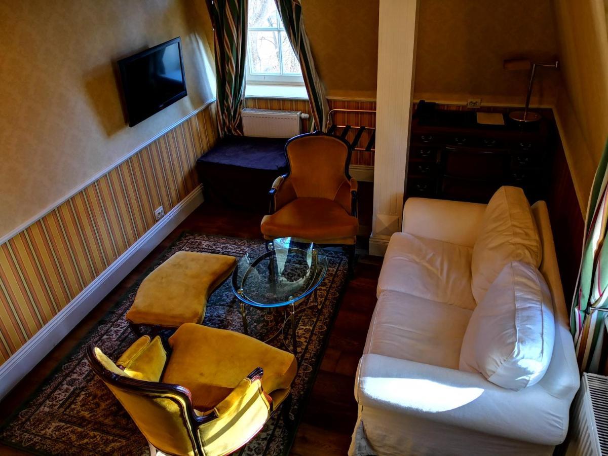 Dwor Sierakow Hotell Exteriör bild