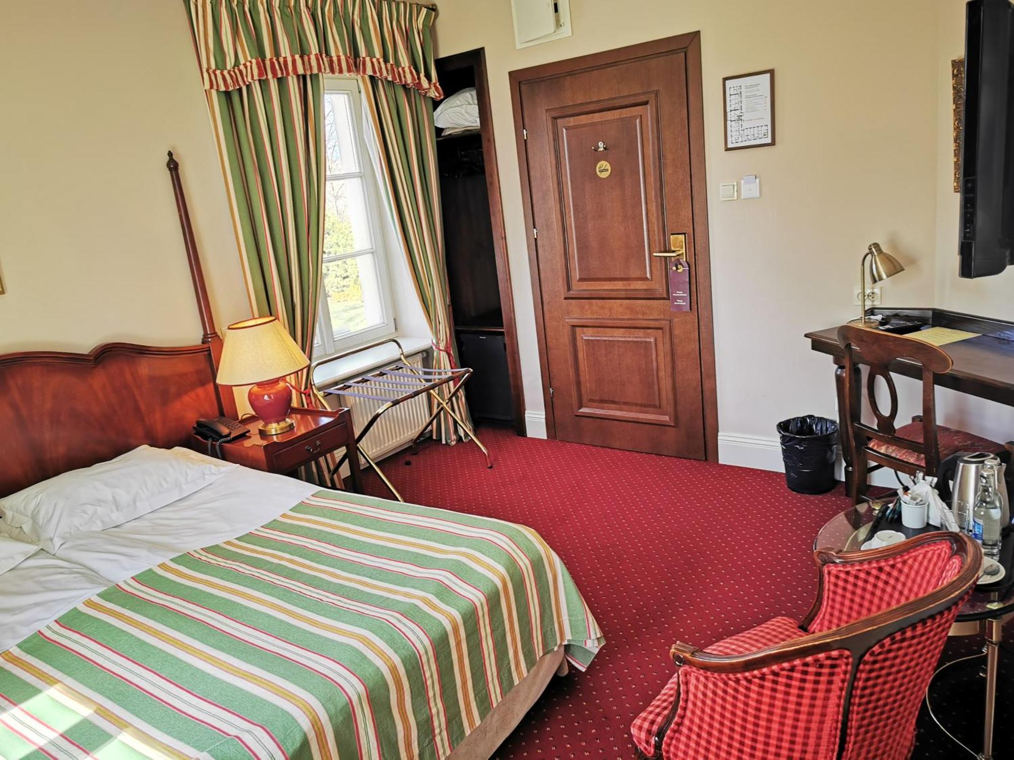 Dwor Sierakow Hotell Exteriör bild