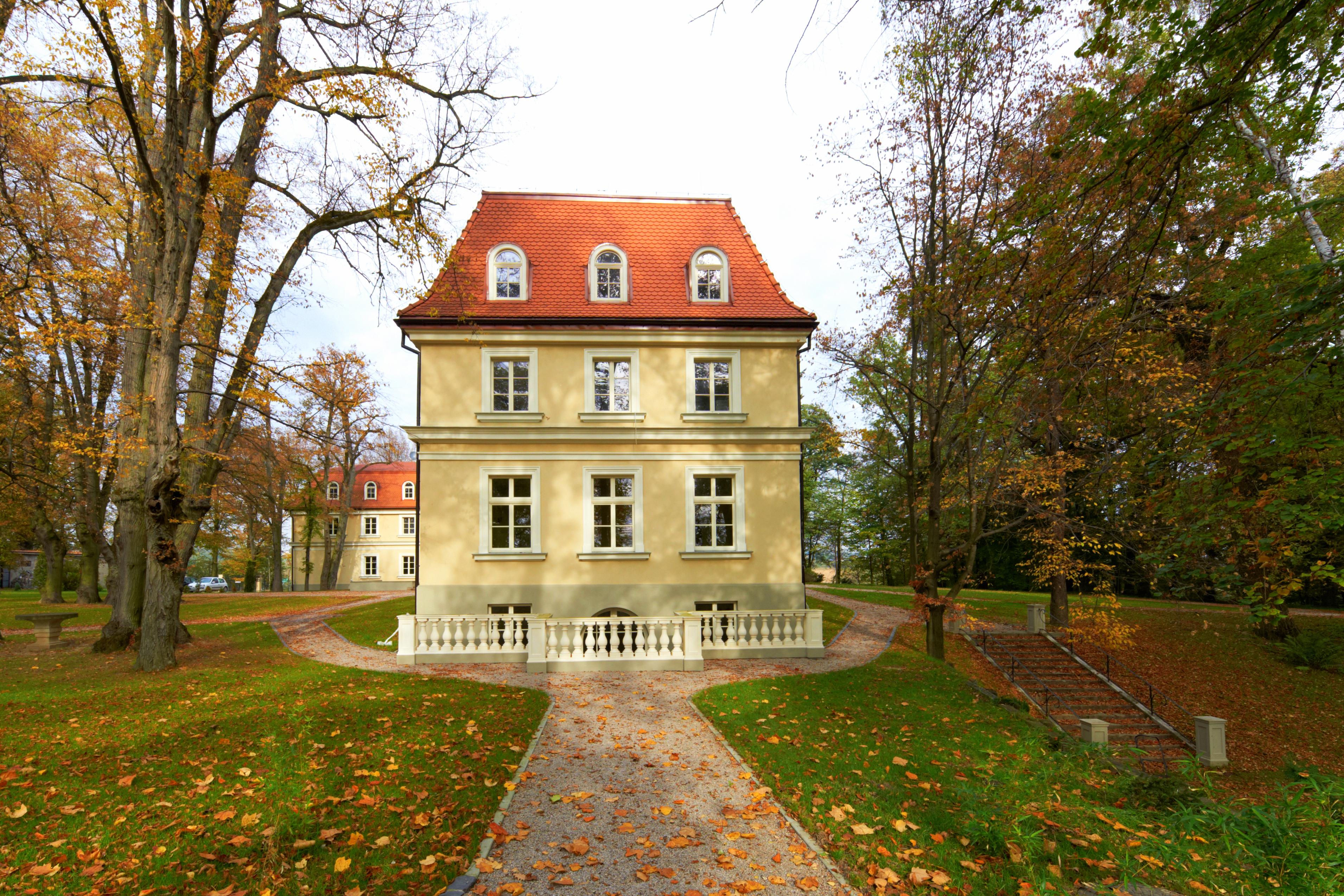 Dwor Sierakow Hotell Exteriör bild
