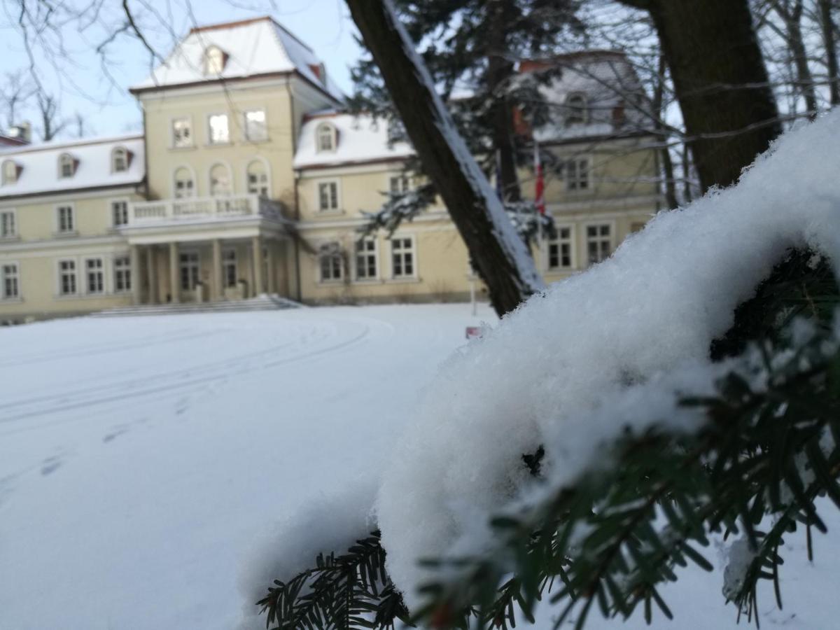 Dwor Sierakow Hotell Exteriör bild