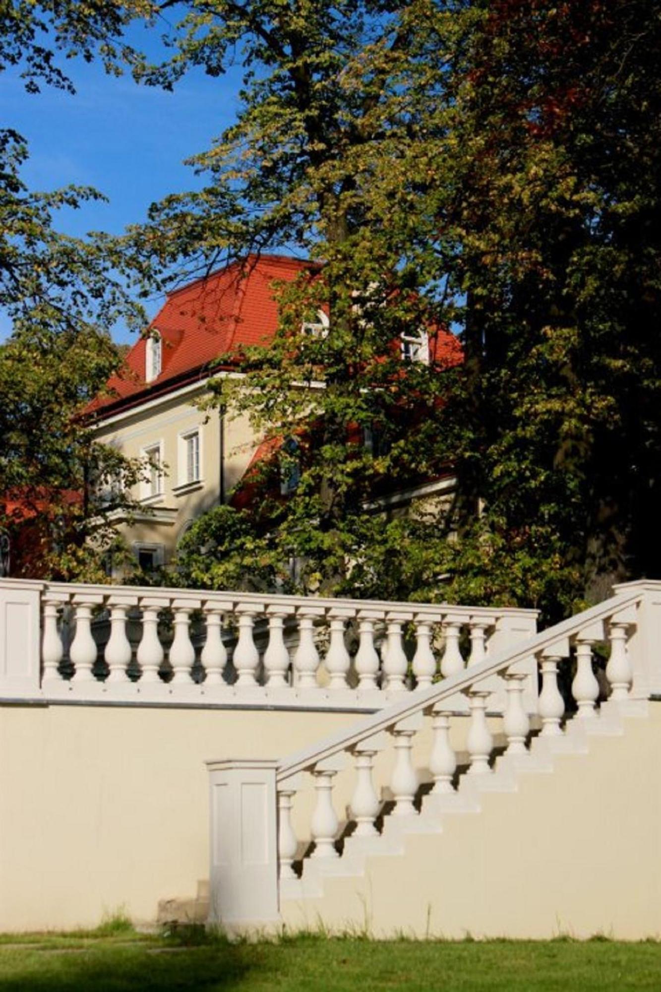 Dwor Sierakow Hotell Exteriör bild