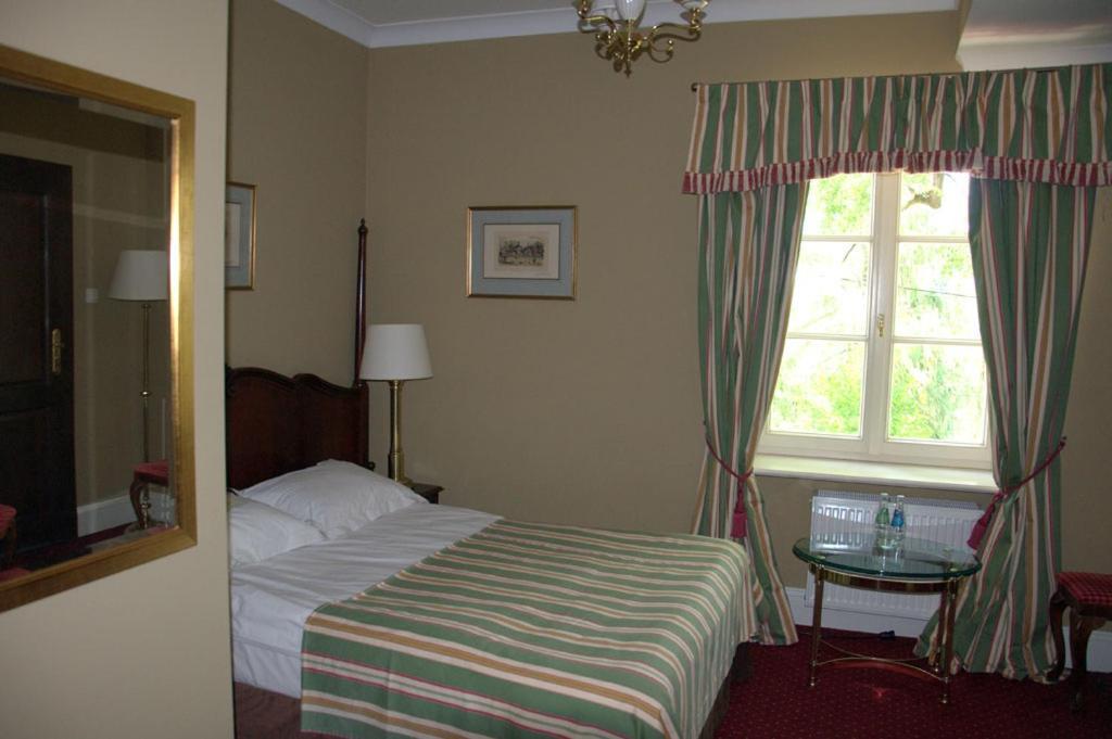 Dwor Sierakow Hotell Exteriör bild