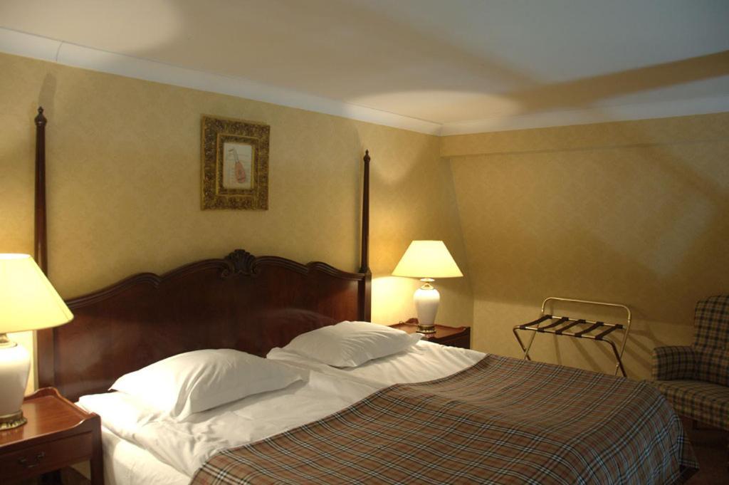 Dwor Sierakow Hotell Exteriör bild