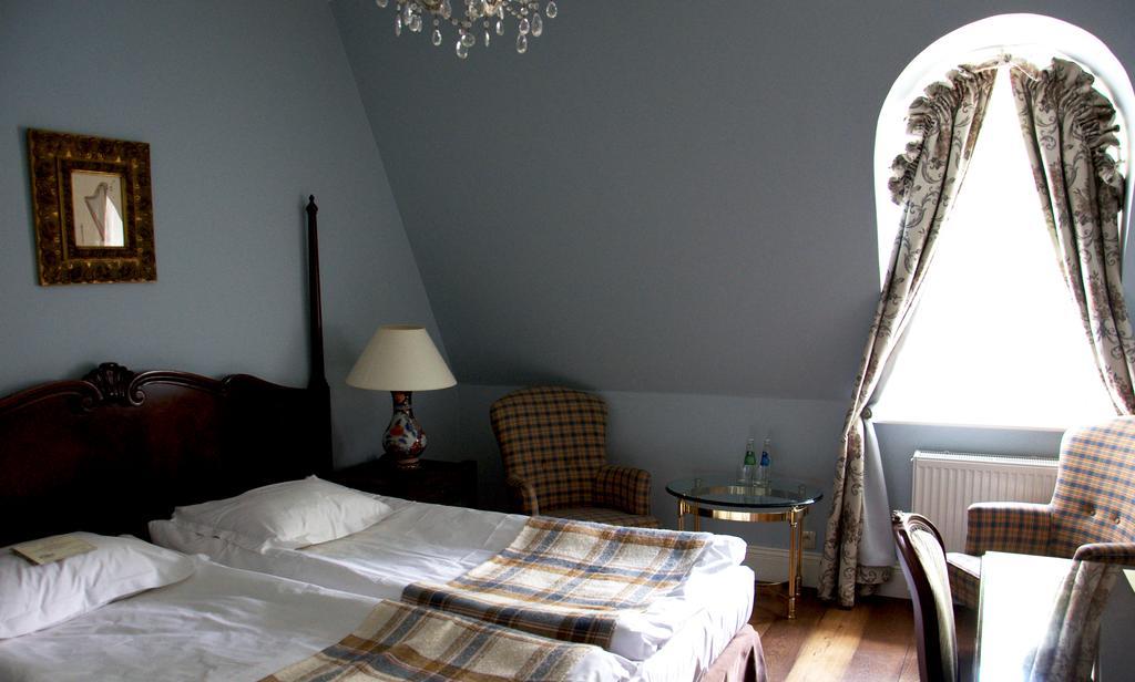 Dwor Sierakow Hotell Exteriör bild