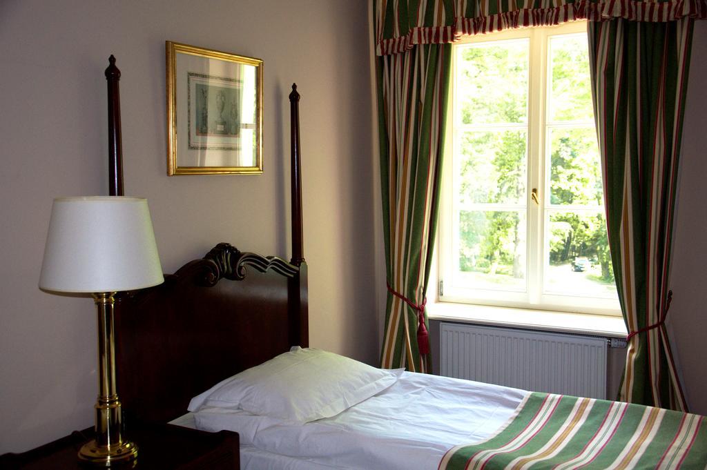 Dwor Sierakow Hotell Exteriör bild