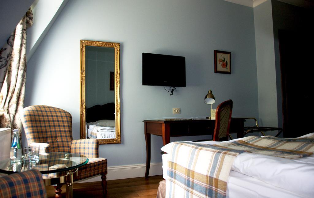 Dwor Sierakow Hotell Exteriör bild