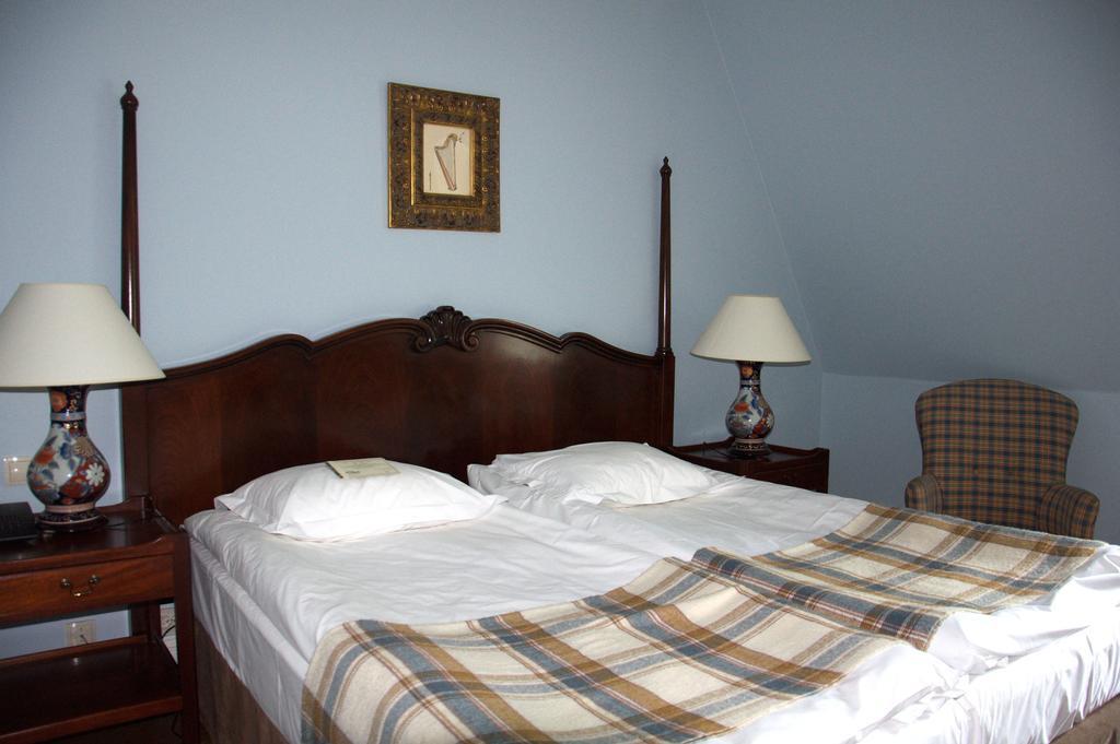 Dwor Sierakow Hotell Exteriör bild