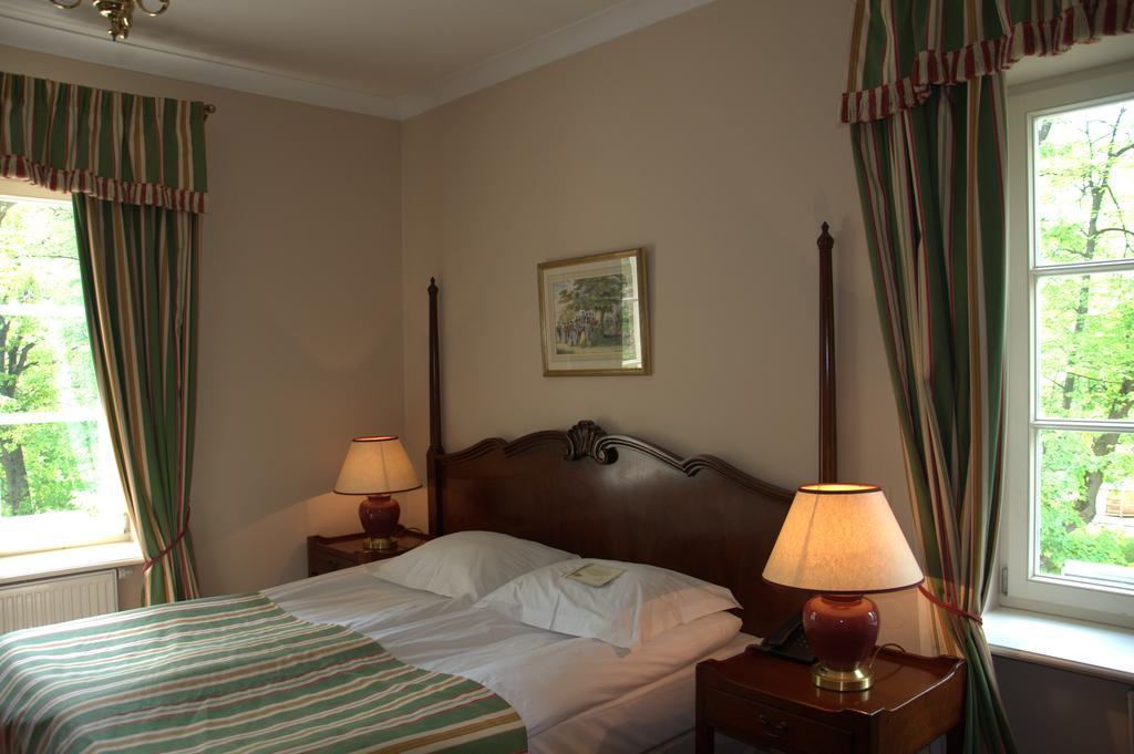 Dwor Sierakow Hotell Exteriör bild