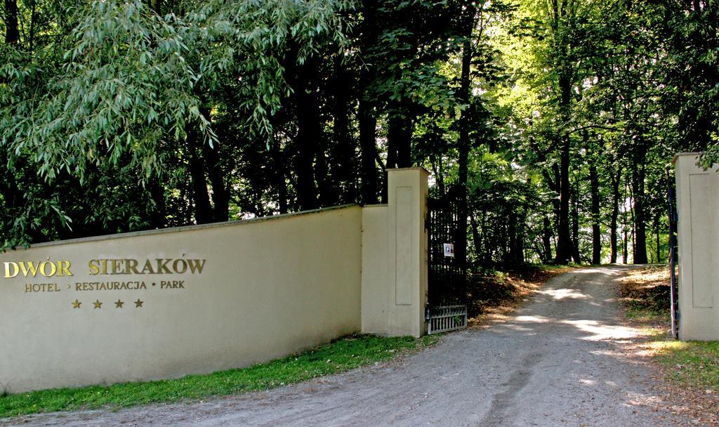 Dwor Sierakow Hotell Exteriör bild