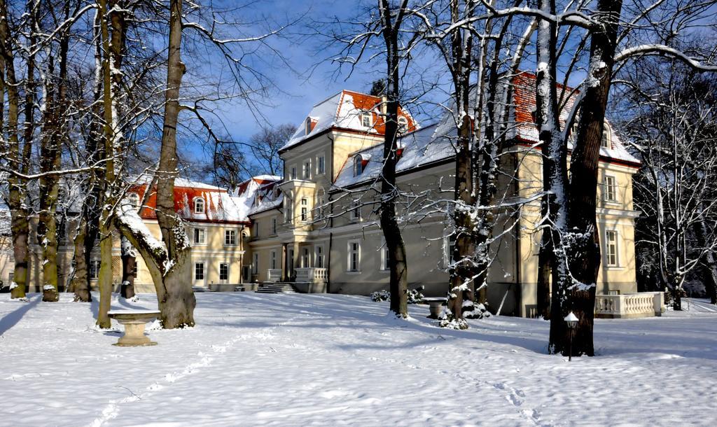 Dwor Sierakow Hotell Exteriör bild