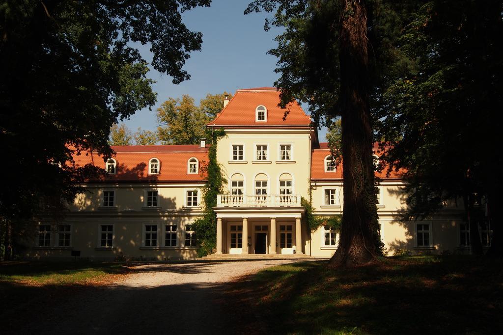 Dwor Sierakow Hotell Exteriör bild