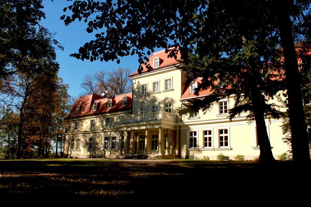 Dwor Sierakow Hotell Exteriör bild