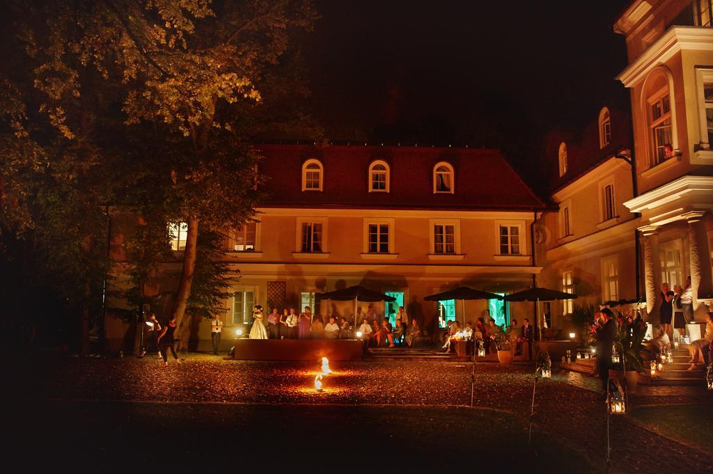 Dwor Sierakow Hotell Exteriör bild