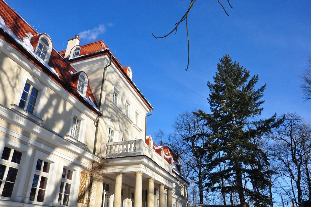 Dwor Sierakow Hotell Exteriör bild