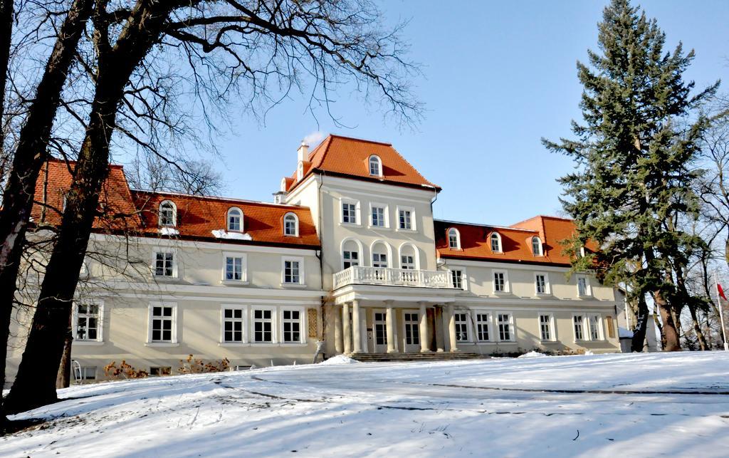 Dwor Sierakow Hotell Exteriör bild