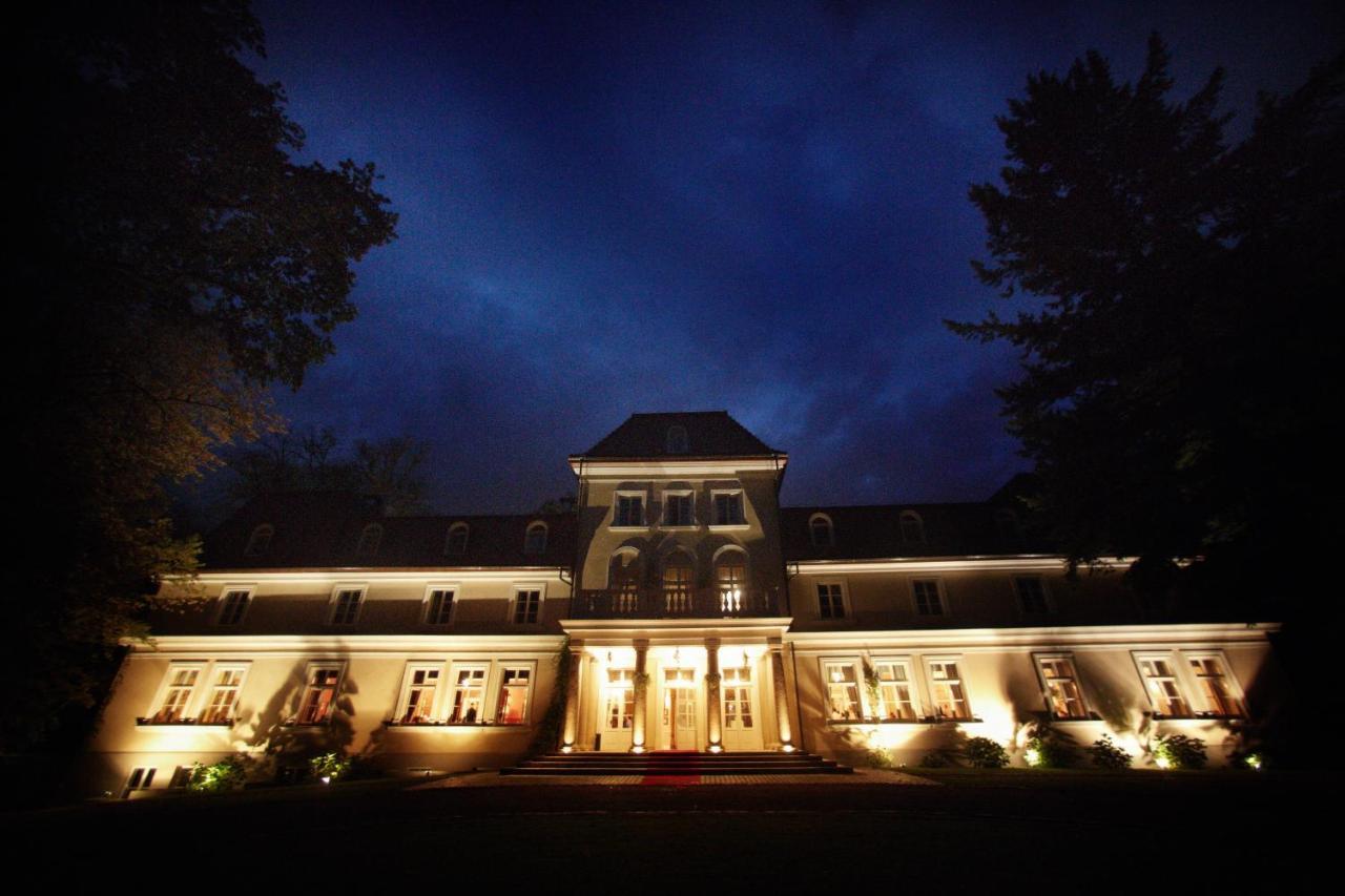 Dwor Sierakow Hotell Exteriör bild